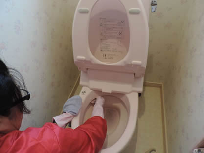 トイレ-作業手順追加　便座、ウォシュレット部分を洗浄、拭き上げます。