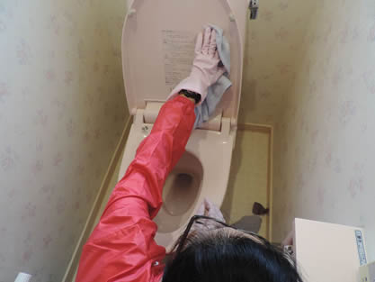 トイレ-作業手順追加　便座、ウォシュレット部分を洗浄、拭き上げます。